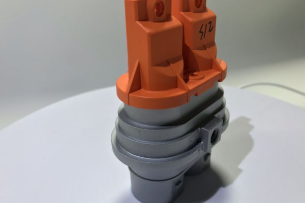 汽车类高压接插件胚体3